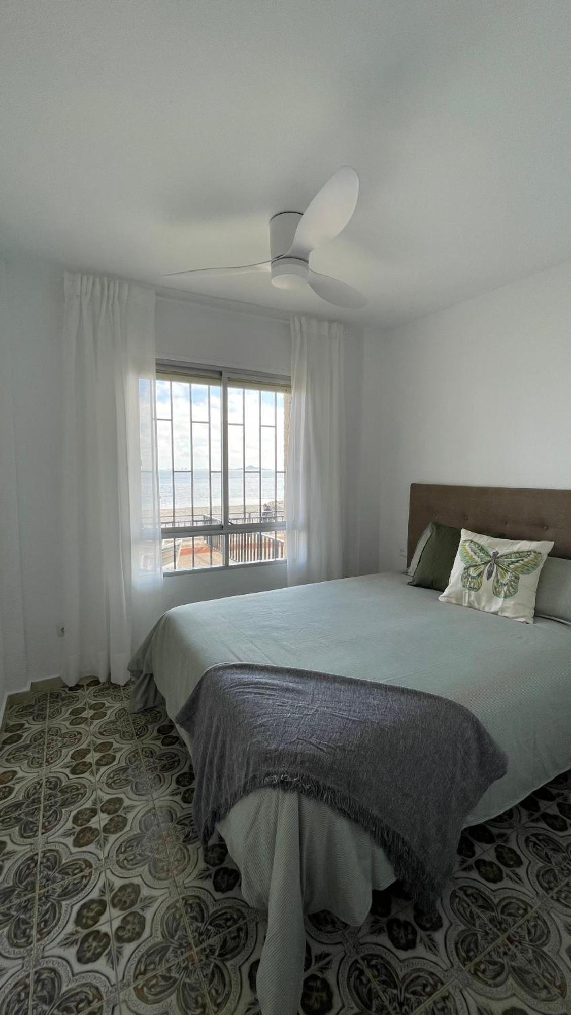 Charming Beachfront Apartment Мурсія Екстер'єр фото
