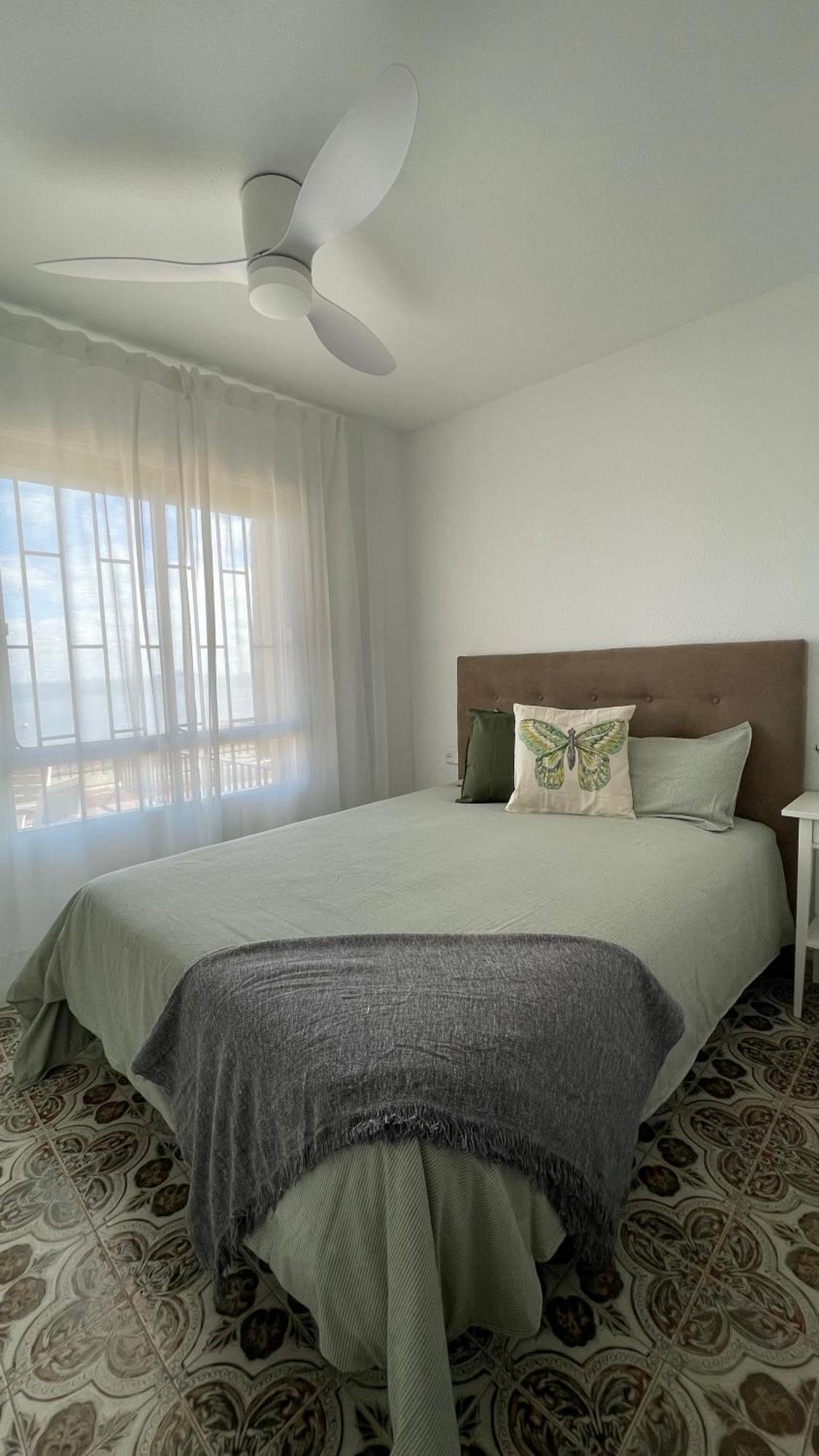 Charming Beachfront Apartment Мурсія Екстер'єр фото